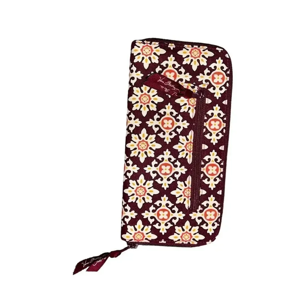 Vera Bradley Personal Travel Organizer Wallet in "Medallion-2006" - Picture 2 of 6
